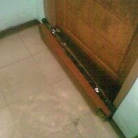 miris--sudah-2-hari-banjir-surabaya-belum-surut-juga