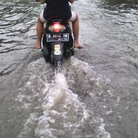 miris--sudah-2-hari-banjir-surabaya-belum-surut-juga