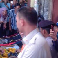 prabowo-tolak-cipika-cipiki-jkw-tunjukkan-keakraban-di-panggung-debat-itu-pencitraan