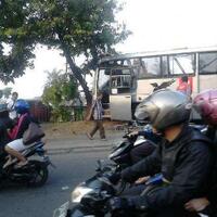 lupakan-capres-busway-nabrak-pohon-di-daan-mogot-macet-sampai-cengkareng