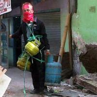 lapar-garis-keras-made-ancam-ledakkan-diri-pakai-tabung-gas-jika-warung-digusur