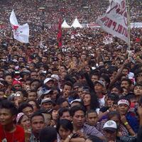 pics-ribuan-simpatisan-jokowi-jk-padati-konser--salam-2-jari