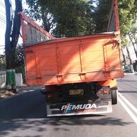 kalimat-kalimat-mutiara-kocak-pada-truk-trailer-angkot-pelampiasan-para-supir