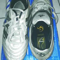 adidas-traxion-soccer-shoes