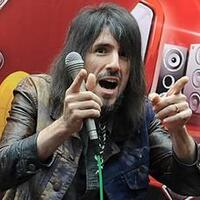 beri-selamat-gitaris-guns-n-roses-tak-lupa-mention-jokowi