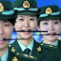 rupanya-begini-cara-polwan-cina-lebih-ramah