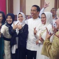 menteri-hingga-warga-biasa-bersalaman-dengan-jokowi