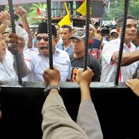 makin-kalap-massa-prabowo-hatta-goyang-pintu-kpu