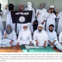 tobat-mbahh-abu-bakar-ba-asyir-serahkan-bendera-isis