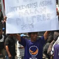 ontohod-ikut-protes-kpu-pemuda-ini-salah-kostum