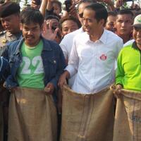 jokowi-pesta-17-san-bersama-warga-prabowo-sok-presiden-bikin-upacara-sendiri