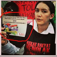 si-nenek-menjilat-ludahnya-sendiri-d