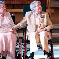 wow-pasangan-nenek-lesbian-ini-menikah-di-usia-90-tahun