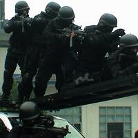 membandingkan-latihan-kopasus-malaysia-dan-tni