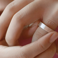 kenapa-cincin-kimpoi-dipasang-di-jari-manis