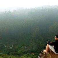 photo-bayi-di-tepi-tebing-setinggi-1982-kaki