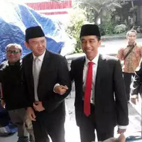 mesranya-jokowi-ahok-gandengan-tangan-jalan-ke-dprd-dki