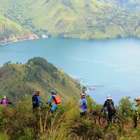 kemeriahan-festival-danau-toba-2014