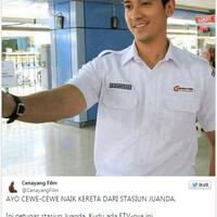 petugas-ganteng-krl-bikin-netizen-ingin-naik-commuter-line
