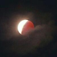 8-10-2014foto-foto-gerhana-bulan-merah-di-berbagai-negara