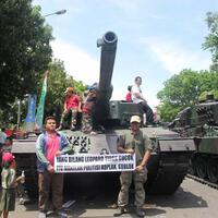 foto-tank-leopard-tidak-rusak-aspal-jalanan-surabaya