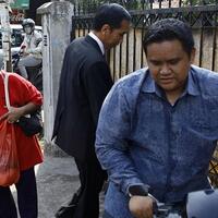 lo-pikir-naik-kuda--foto-jokowi-naik-motor-tanpa-helm-ini-bikin-heboh-social-media