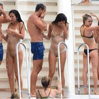 duh-selena-gomez-jalan-jalan-tanpa-bra