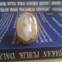 misteri-combong--kayu-batu-besi-yang-berlobang