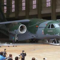 pic-roll-out-prototipe-embraer-kc-390-military-transport
