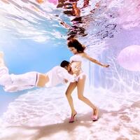 foto-underwater-ibu-hamil