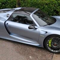 5-mobil-ini-tidak-hanya-memiliki-satutapi-dua-mesin