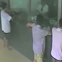 rampok-kocak-di-china-mau-disuruh-antre-bareng-nasabah