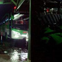 miris-rombongan-motor-ninja-hajar-supir-bus-gara-gara-klakson