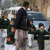 taliban-bantai-anak-sekolah-pakistan-132-siswa-dan-9-staf-tewas