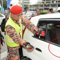 bodoh-akut-ibu-di-malaysia-lebih-sayang-uang-ketimbang-anak