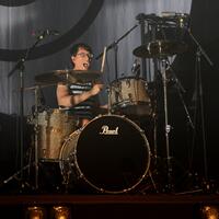 drummer-terbaik-beserta-drum-set-nya