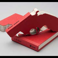 unik-gan-buku-berbentuk-pistol