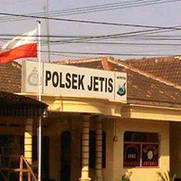 pks-situbondo-kibarkan-bendera-terbalik-gp-ansor-geram