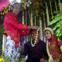 kasian-pengantin-cewenya-haha