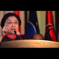 megawati-teteskan-air-mata-baca-puisi-di-hut-pdip