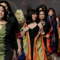 menko-puan--kabinet-jokowi-minum-jamu-sehat-jasmani-dan-rohani