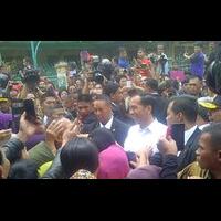 hot-news-ingin-liat-jokowi-ibu-ibu-di-binong-jati-sampai-rela-tak-masak