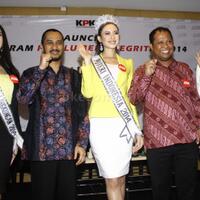 foto-mesra-ala-samad-dan-putri-indonesia-2014