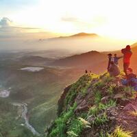 bosen-wisata-puncak-cobain-wisata-gunung-batu-jonggol-munara-bogor