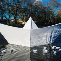 berlayar-dengan-perahu-origami-kertas-gan