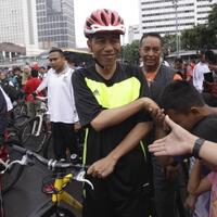 car-free-day-mr-presiden-jokowi-bersepeda-santay