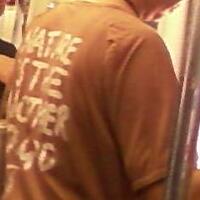 kaos-yang-kontroversi