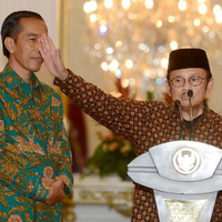 beredar-foto-habibie-menempeleng-jokowi