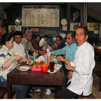 bak-tanpa-beban-jokowi-mega-dan-petinggi-kih-saat-bersantap-soto-bareng-di-solo