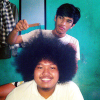 ente-yang-rambut-keriting-kribo-pasting-ngalamin-kayak-gini